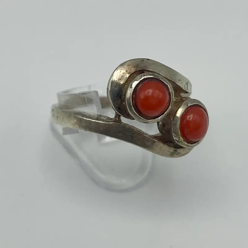 Anello contrariè corallo argento 925 Italia 1970 ca