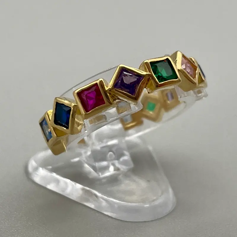 Anello eternity dorato bigiotteria con pietre colorate 2020 ca