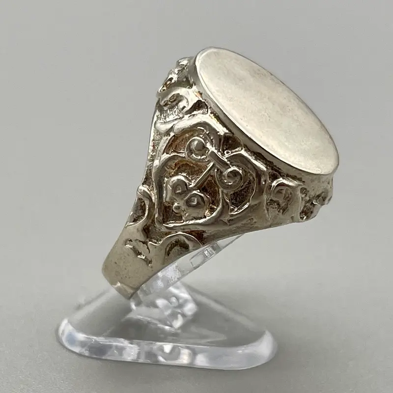 Anello sigillo ovale con decori in argento 925 anno 2020 ca