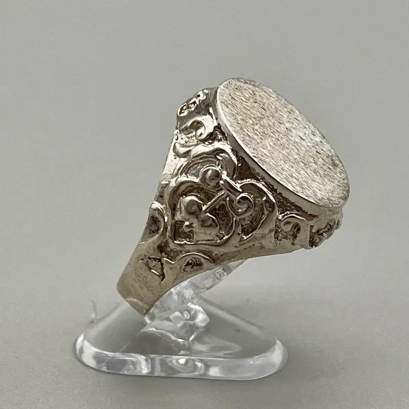 Anello sigillo ovale con decori in argento 925 anno 2020 ca