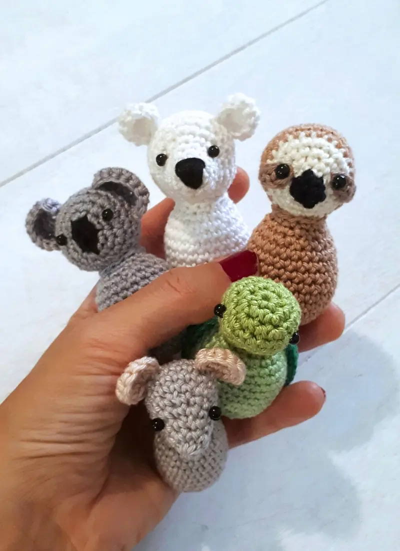 Animals for hot air balloon baby mobile crochet pattern