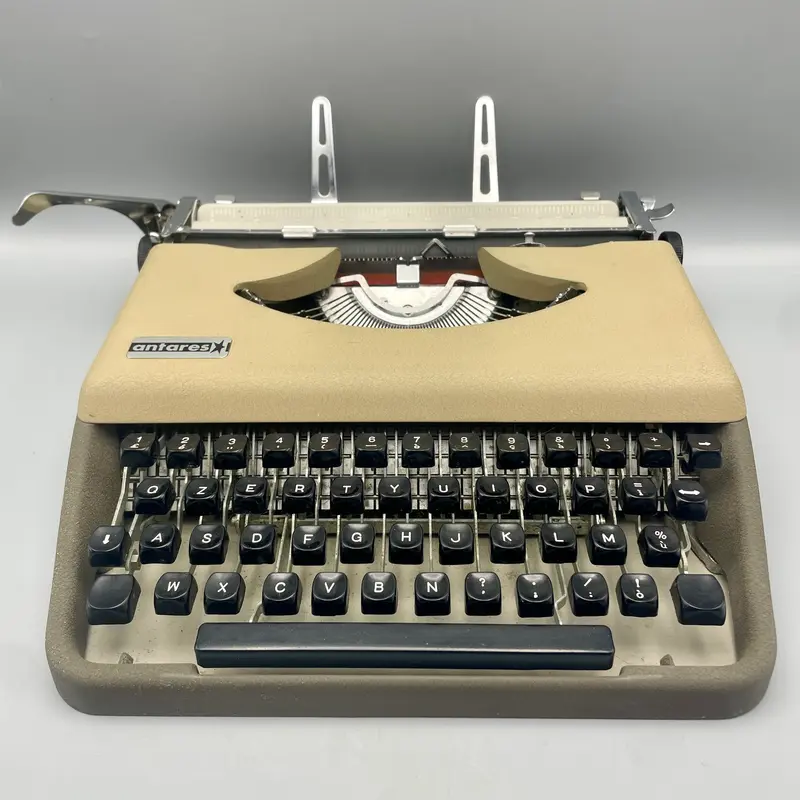 Antares P59 funzionante macchina scrivere con custodia rigida colore sabbia 1960 ca