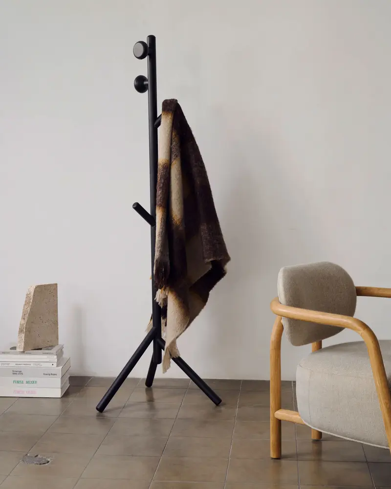 Appendiabiti Nadue in legno massiccio di faggio con finitura nera 170 cm