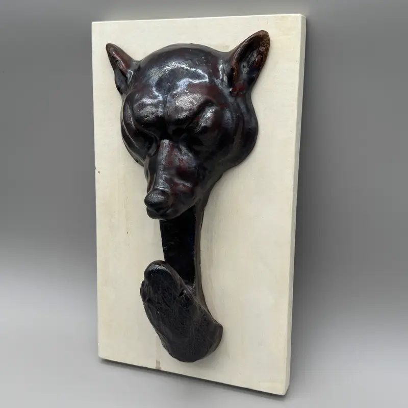 Appendiabiti zoomorfo testa di cane ceramica a lustro Italia 1900 ca