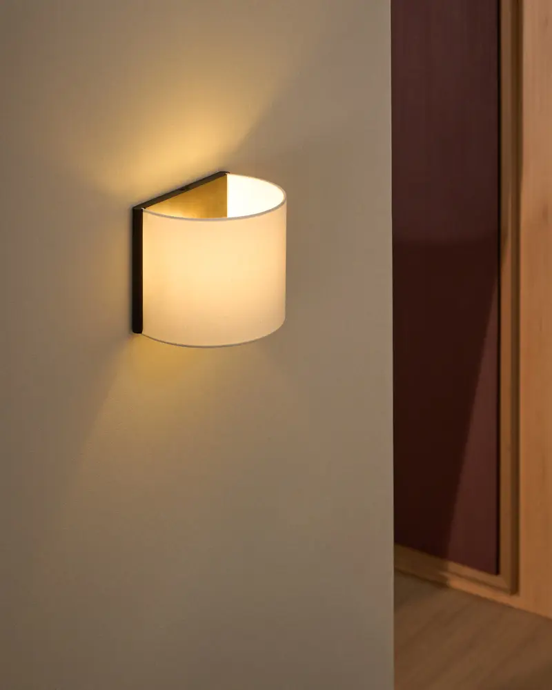 Applique da parete Umbran di legno di caucciù marrone scuro e lino beige