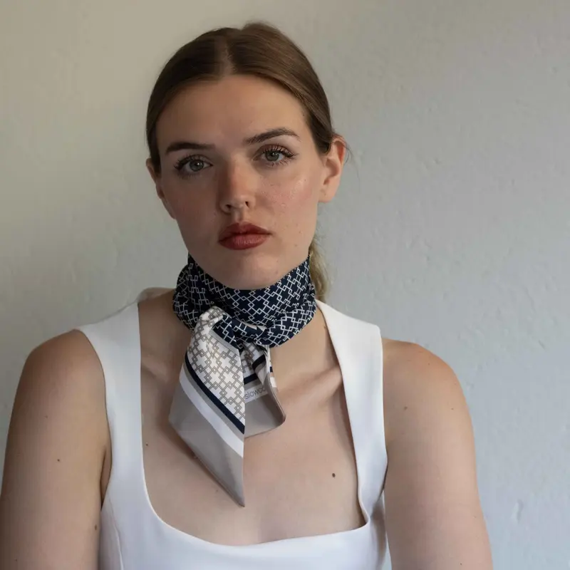 Bandeau in pura seta geometrica blu - 938