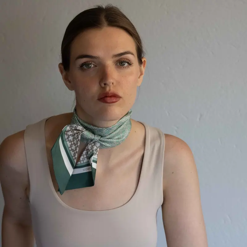 Bandeau in pura seta geometrico verde salvia - 937
