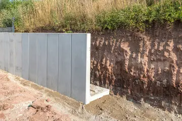 Barriera di contenimento in cemento armato altezza cm 200
