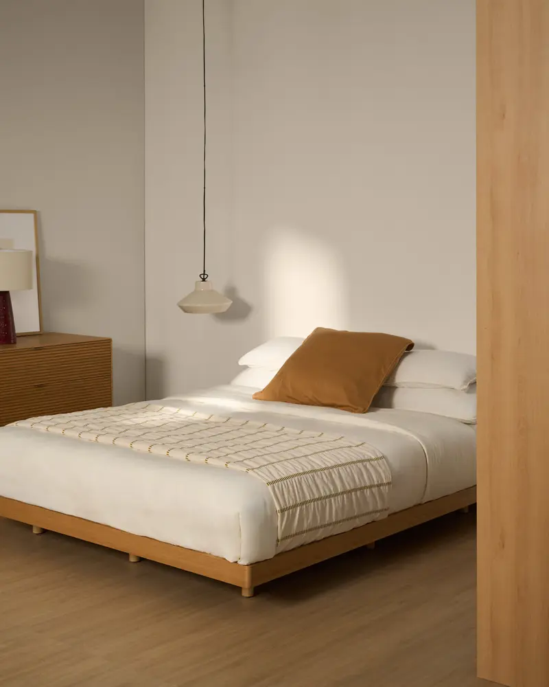 Base Norlen in impiallacciato di rovere con finitura naturale per materasso da 180 x 200 cm FSC Mix Credit