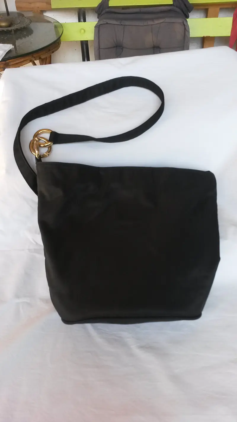 Borsa ovale in tessuto nero