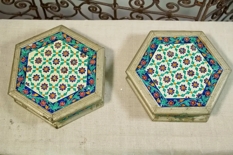 box india in legno e metallo