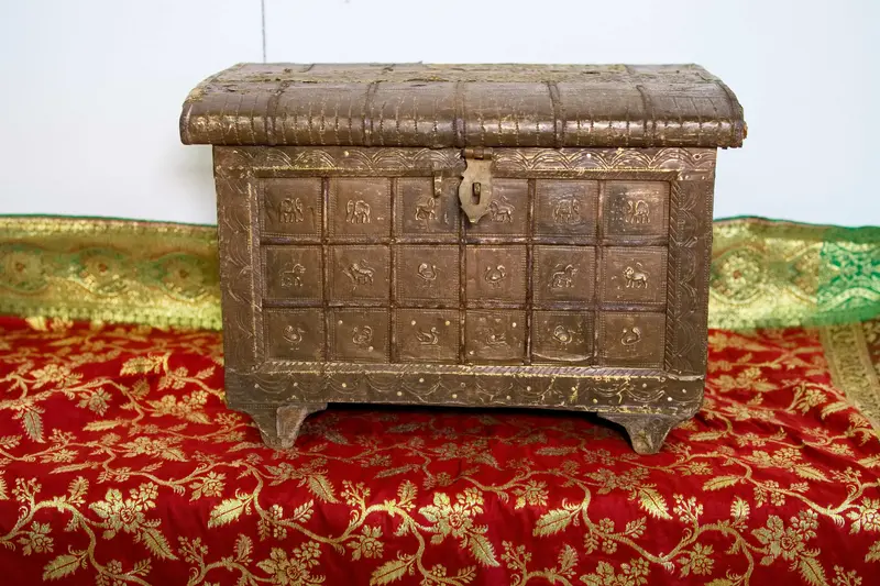 box india in legno e metallo