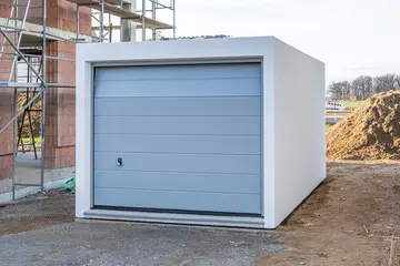 BOX / MAGAZZINO mq 18 portonte sezionale con ingresso di servizio HDREF-895632154-3265