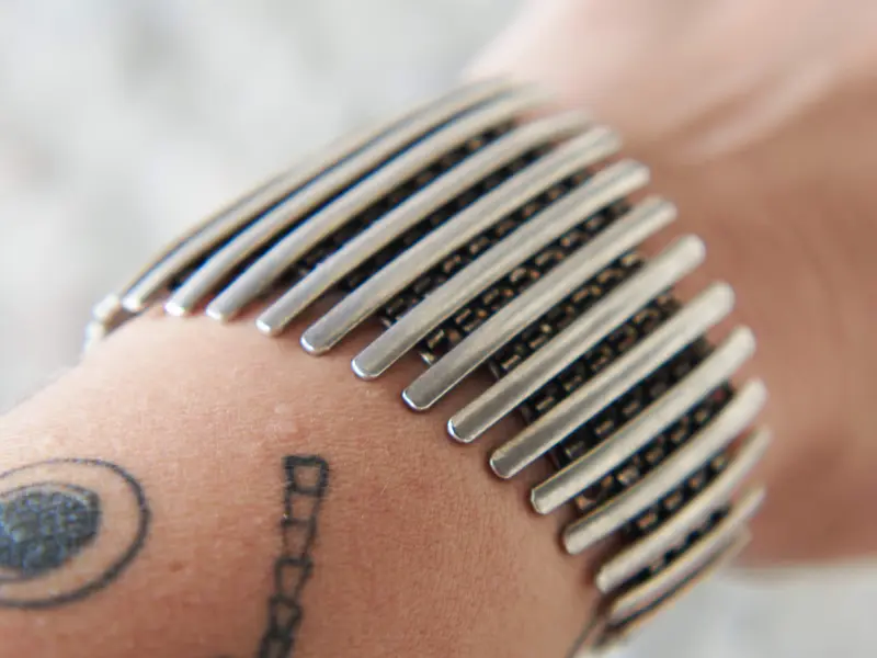 bracciale in argento semi rigido    cod.BRACC52