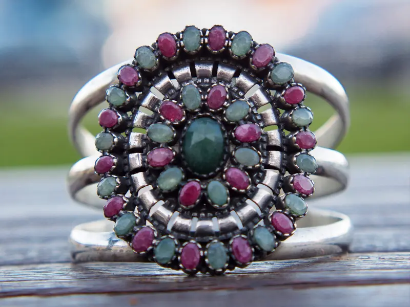 bracciale indiano in argento redice di rubino e smeraldi
