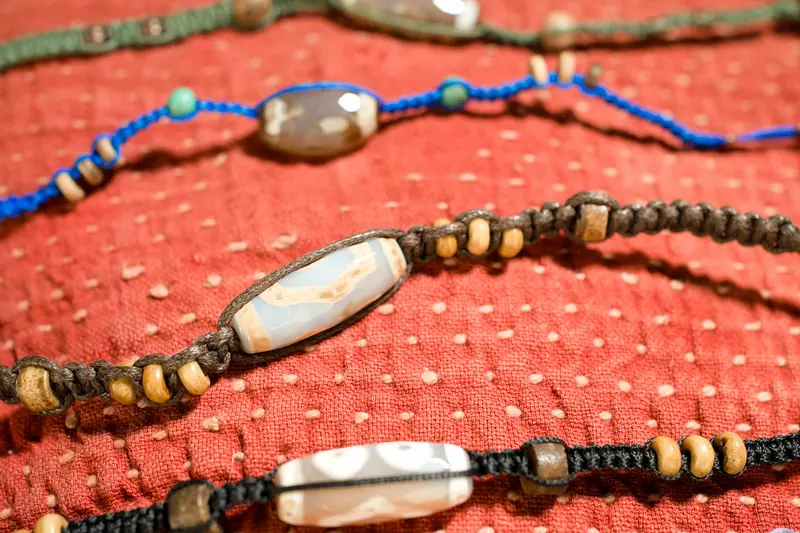 bracciale intreccio con dzi tibetano