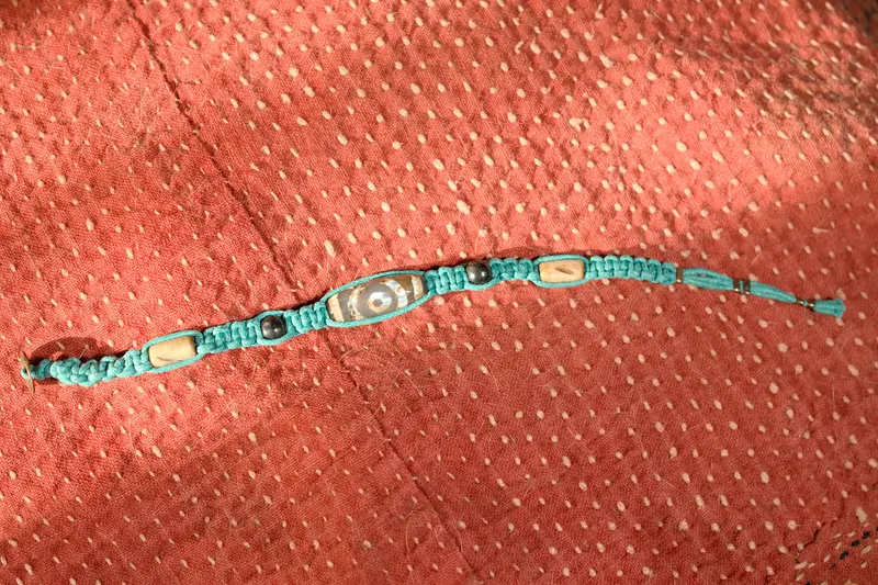 bracciale intreccio con dzi tibetano