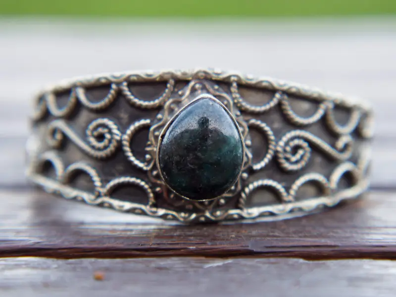 bracciale rigido in german silver e diaspro verde