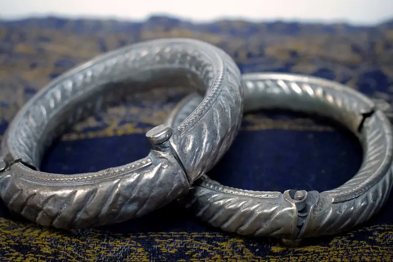 bracciali rigidi antichi in argento etnico – Antiquariato tribale indiano