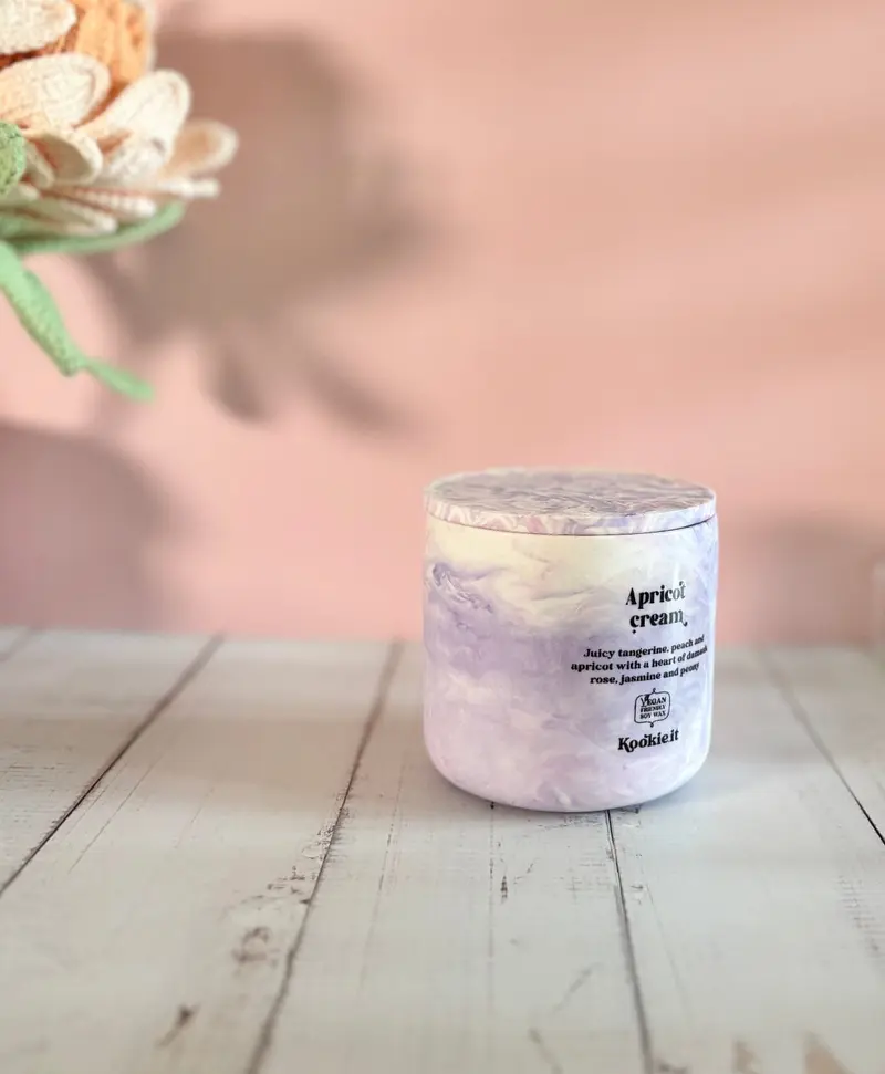 Candela artigianale con coperchio - Marmo viola - Apricot Cream