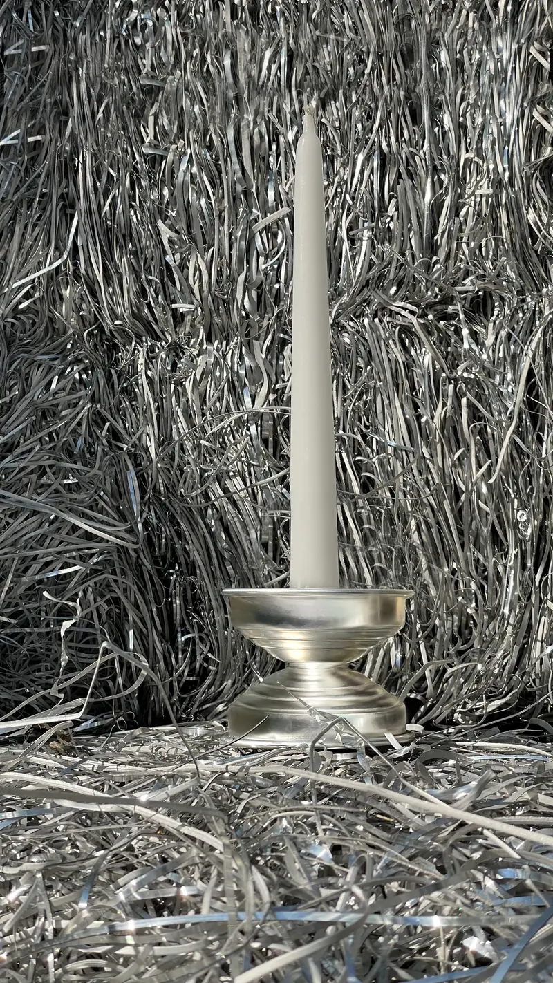 Candeliere piccolo in ottone silver plated dal design contemporaneo