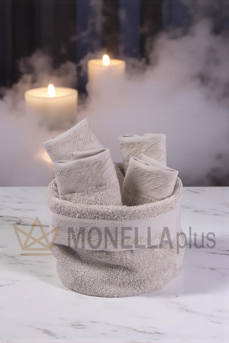 Cestino con 4 asciugamani Spa Blumarine
