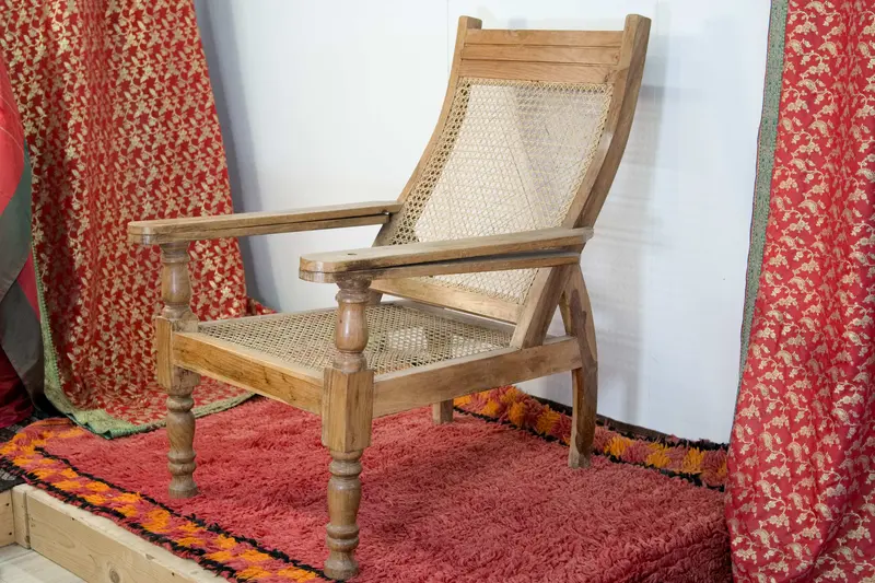 Chaise longue coloniale Indiana del XIX secolo in legno di Teak