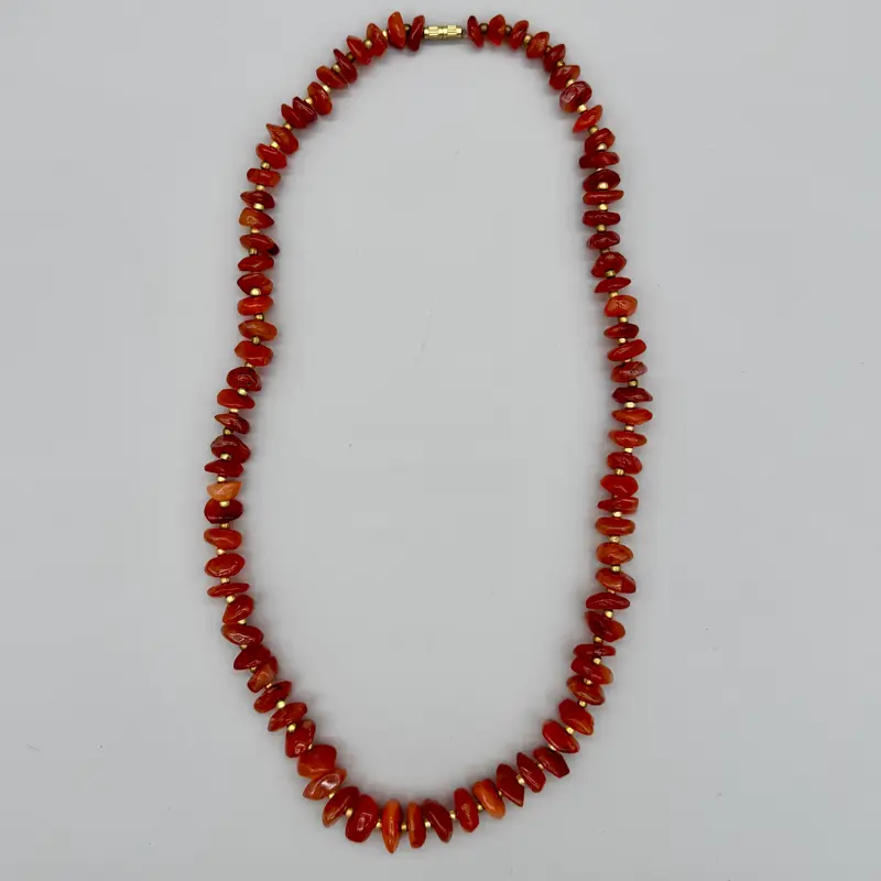 Collana in agata con chiusura in metallo bijoux Italia 1980 ca