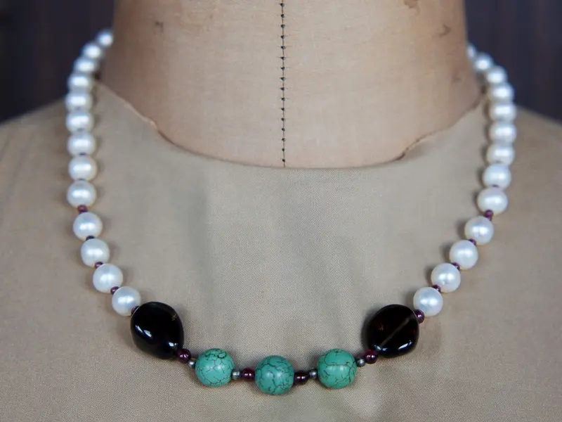 collana indiana con perle, topazio fume, granato e turchese cod.COLL239