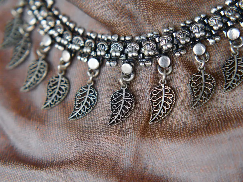 collana indiana foglie