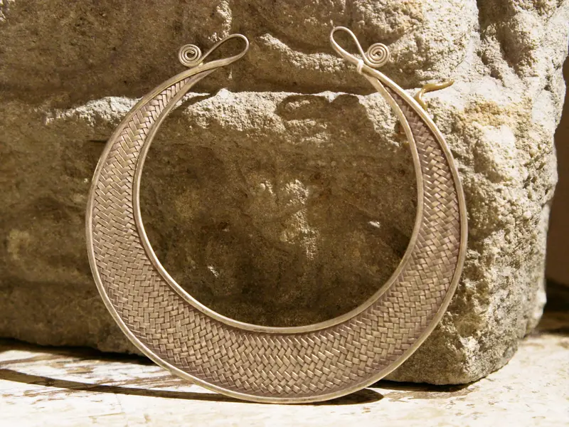 collana tribale in argento intrecciato lavorata a mano 60/1.5