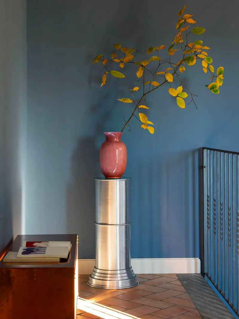 Colonna/Piedistallo in Alluminio Spazzolato dal Design Contemporaneo