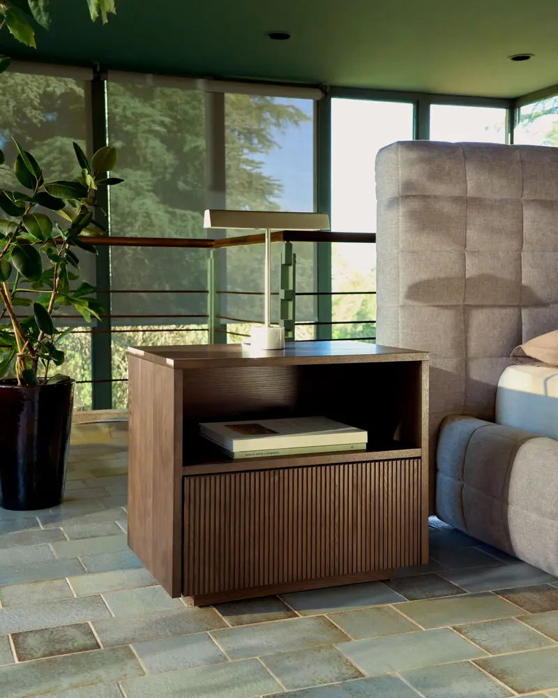 Comodino Helvine in impiallacciato di frassino con finitura noce 60 x 52 cm FSC 100%
