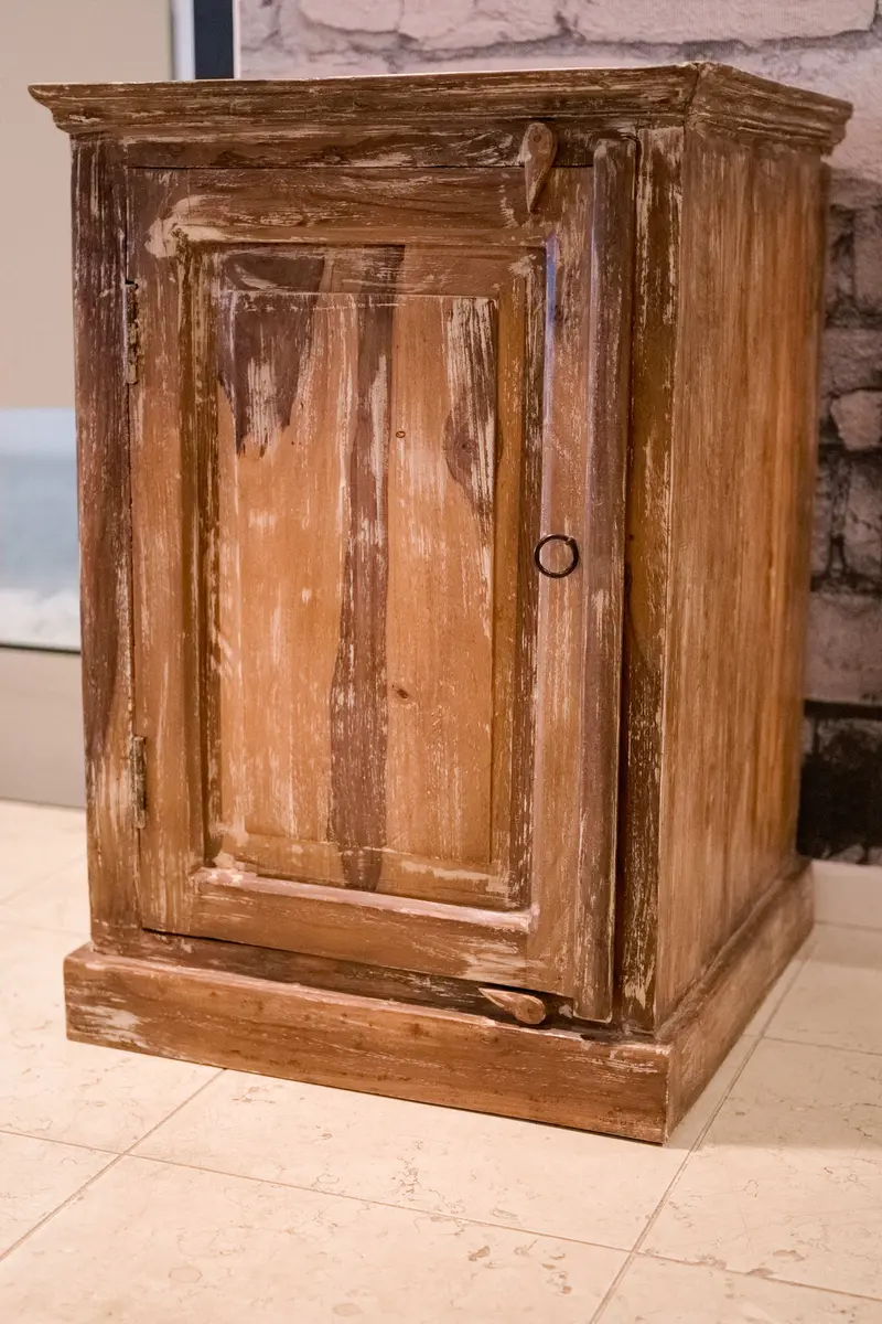 Comodino indiano a 1 anta in teak antico di recupero dipinto