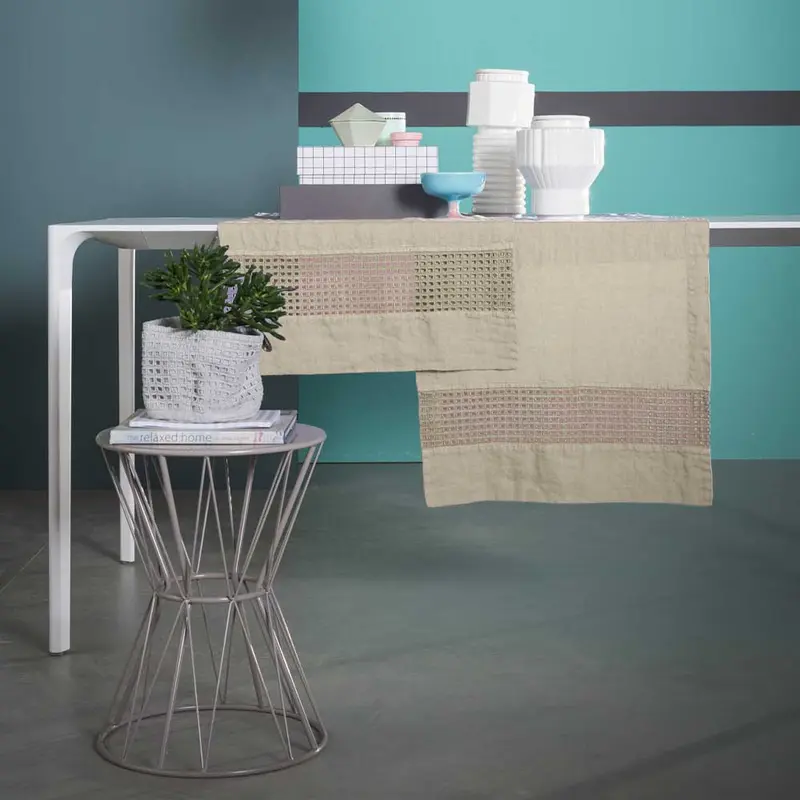 Coppia di runner/centrotavola con ricamo Quadretti * fino a esaurimento