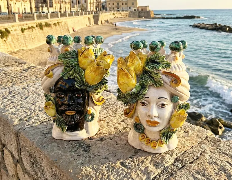Coppia teste di moro in ceramica siciliana di Caltagirone h 20 cm art. tulipani gialli