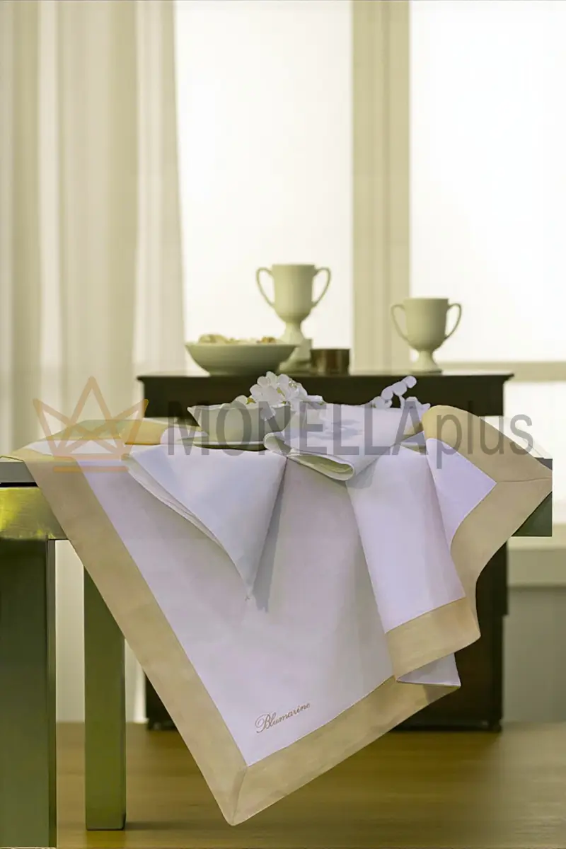 Copritavolo Alba 90x90 Blumarine