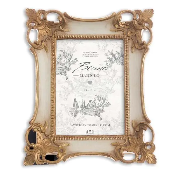 Cornice bianca con angoli oro