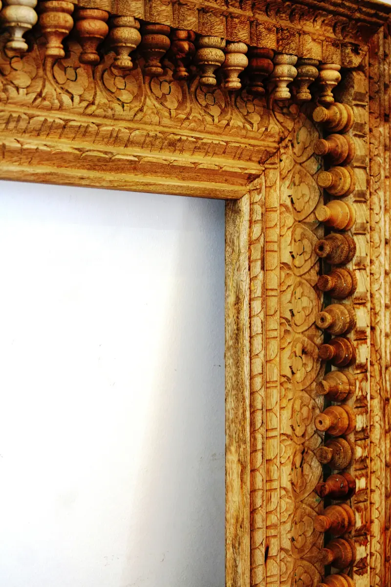 Cornice Indiana Legno Di Teak Intarsiata