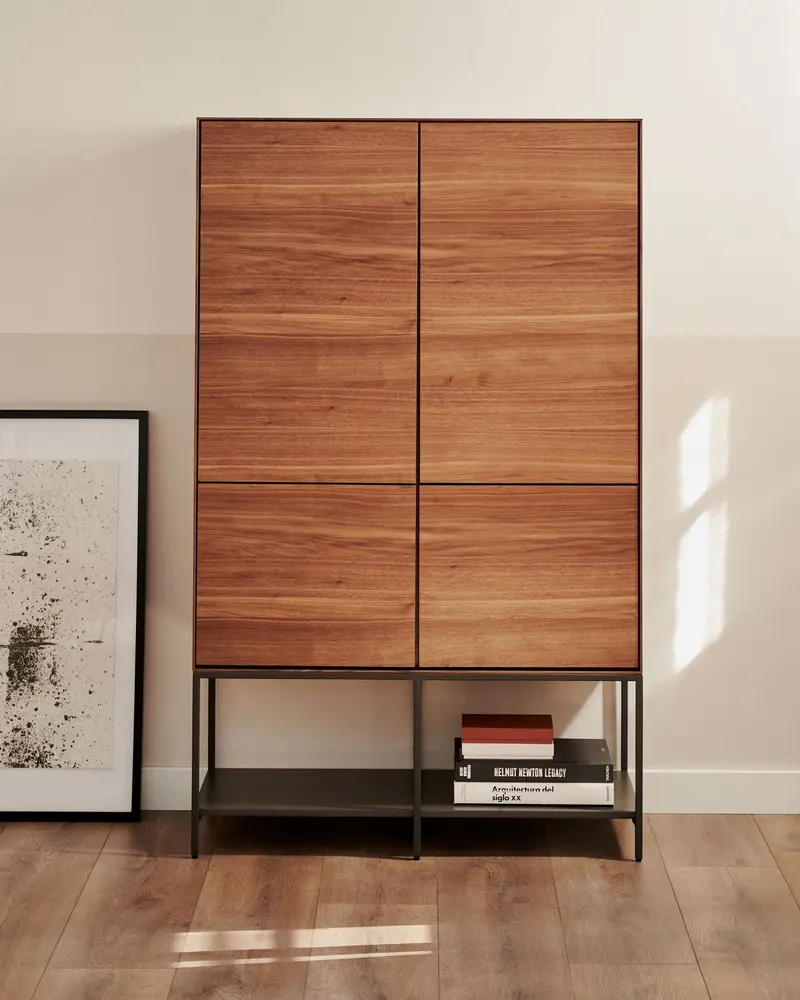 Credenza alta Vedrana 4 ante impiallacciate rovere e gambe in acciaio nero 97,5 x 160 cm