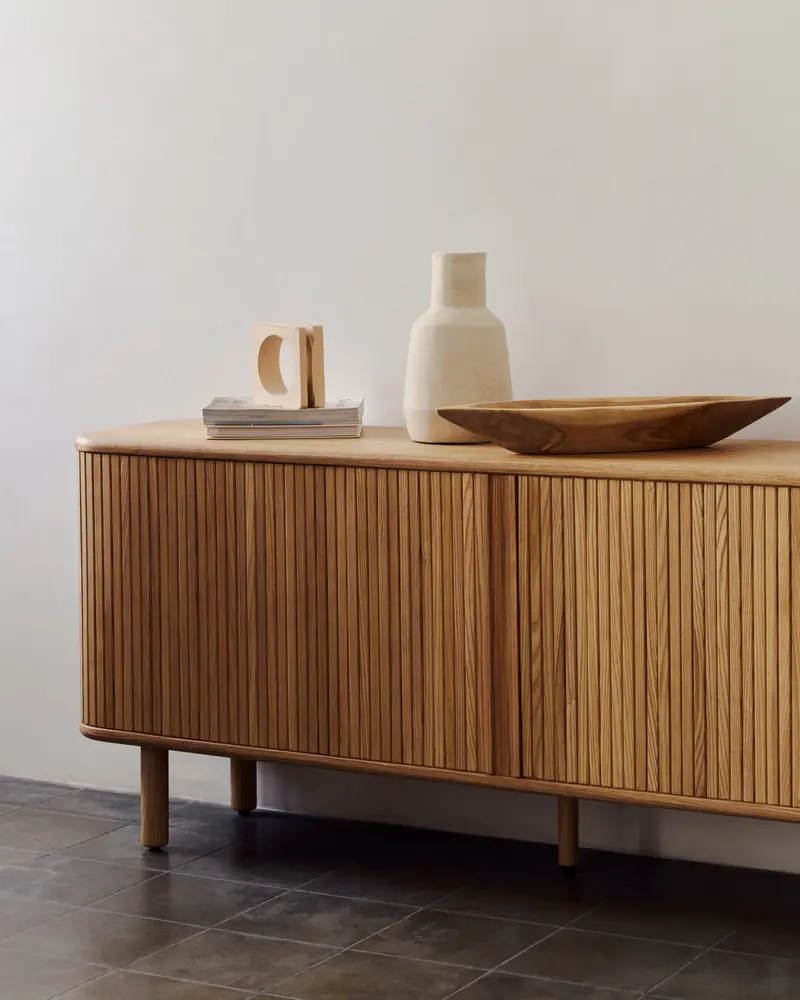 Credenza Mailen 2 porte in impiallacciatura di frassino con finitura naturale 180 x 75 cm