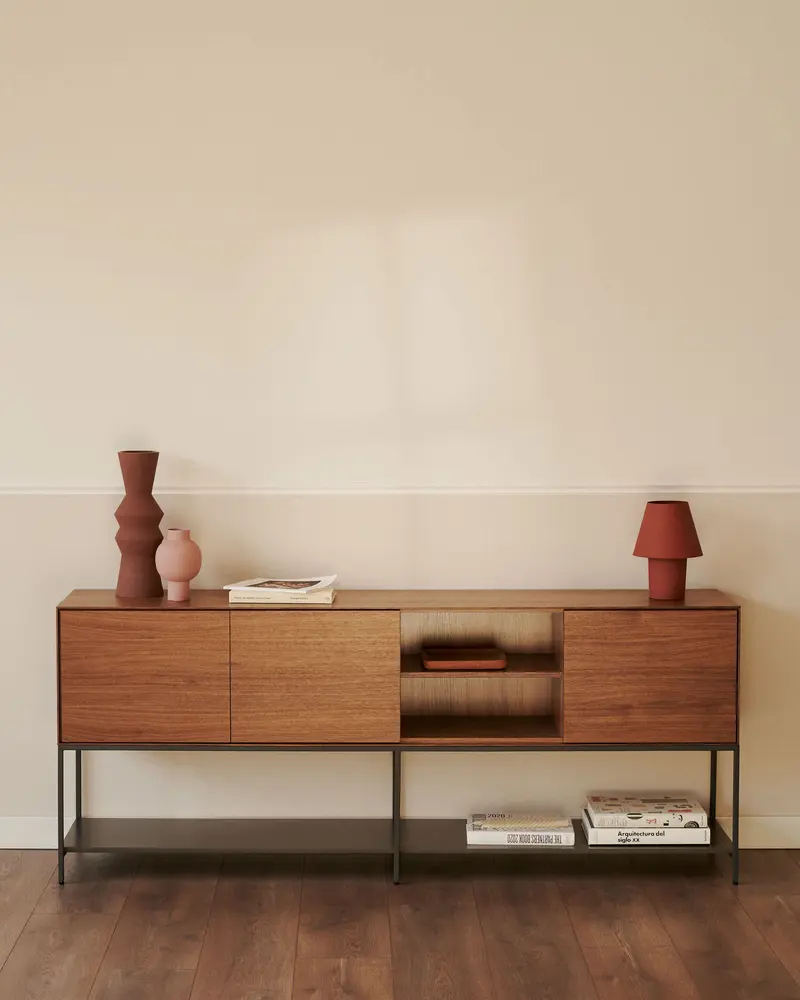 Credenza Vedrana 3 ante impiallacciate noce e gambe in acciaio nero 195x80 cm