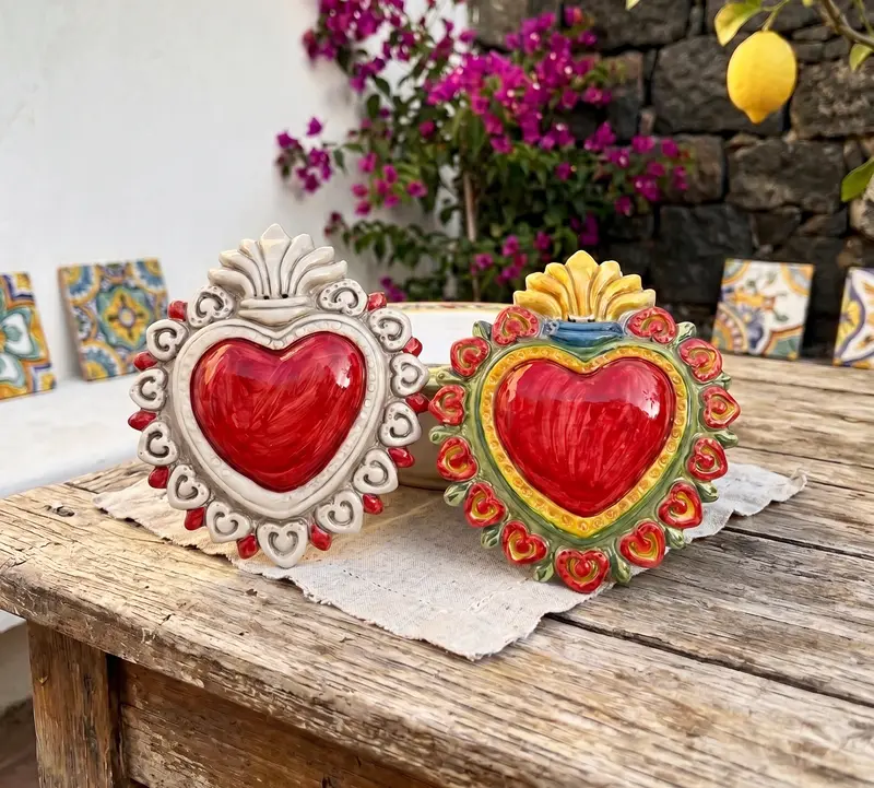 Cuore Sacro in ceramica siciliana di Caltagirone realizzato a mano grande