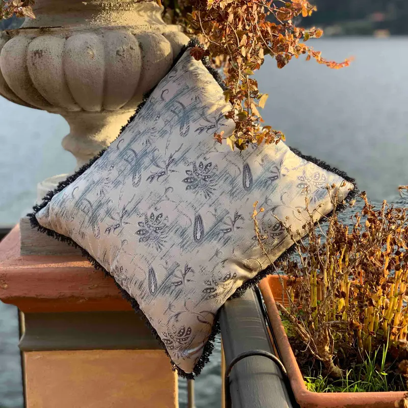 Cuscino in Seta Vintage Cm 40x40 disegno paisley colore bianco ghiaccio Cod 498