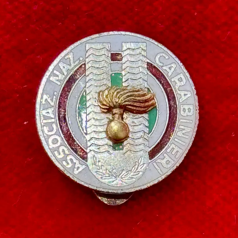 Distintivo Associazione Nazionale Carabinieri smaltato Johnson Milano 1960 ca
