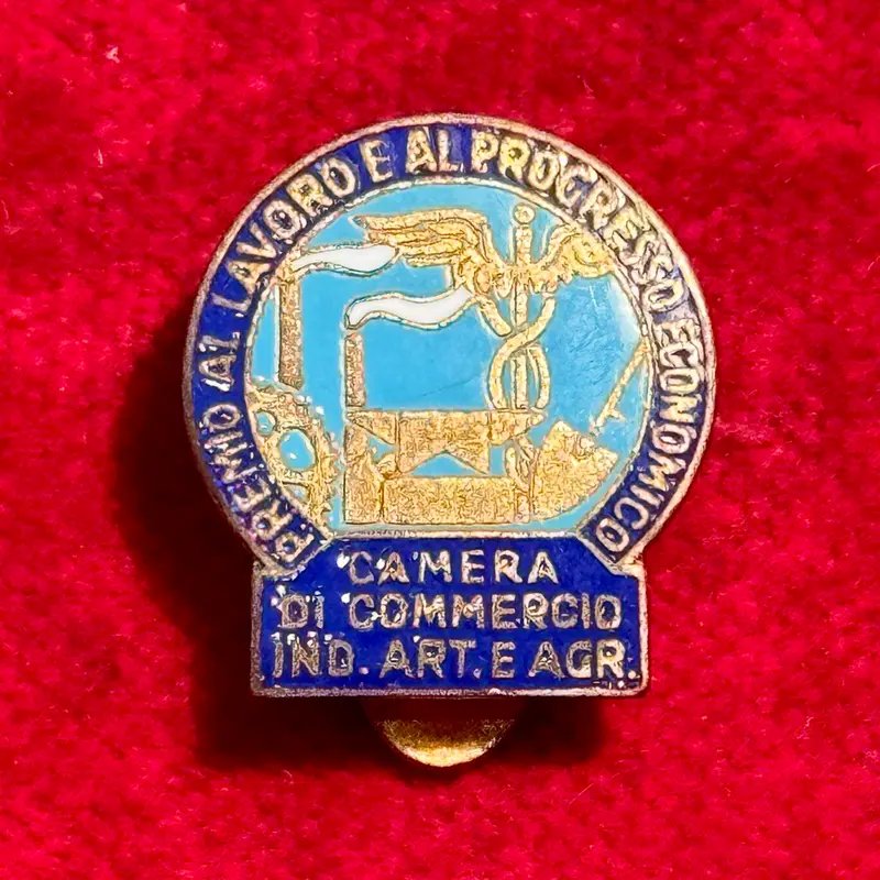 Distintivo Camera di Commercio Ind. Art. e Agr. Premio al lavoro smaltato 1950 ca