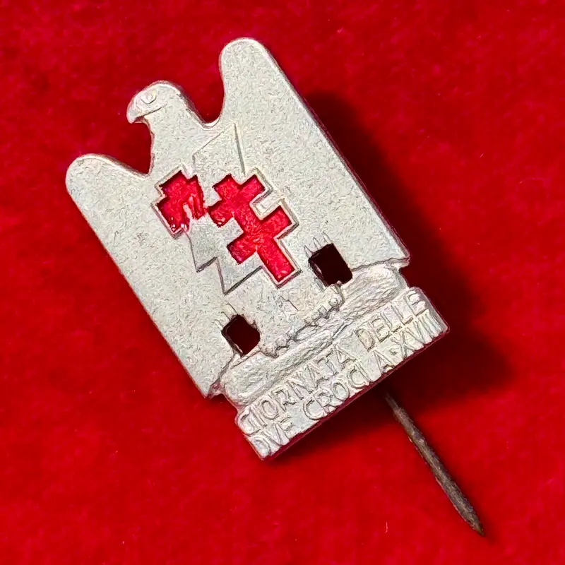 Distintivo Giornata delle Due Croci A.F. XVII Aquila 1938 argentato