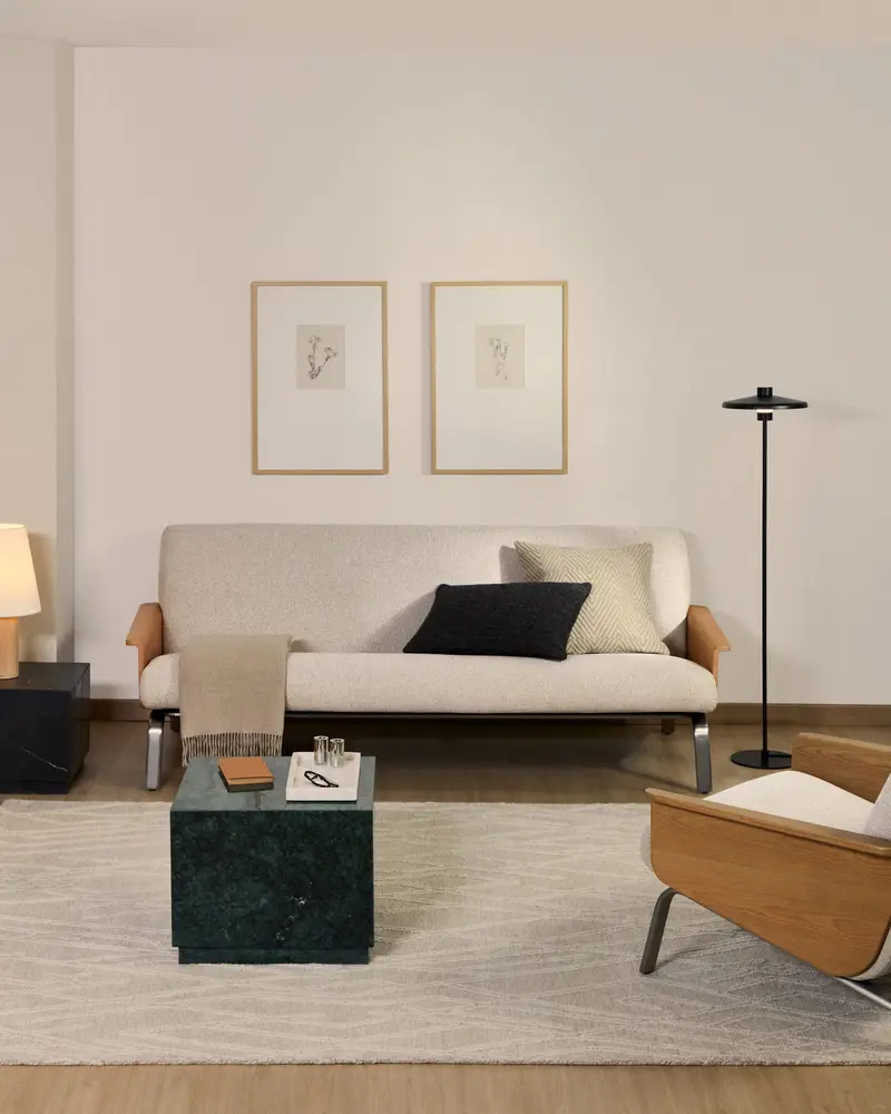 Divano Amsen 3 posti in ciniglia beige, in compensato di rovere beige con gambe in acciaio inox spazzolato 205 cm