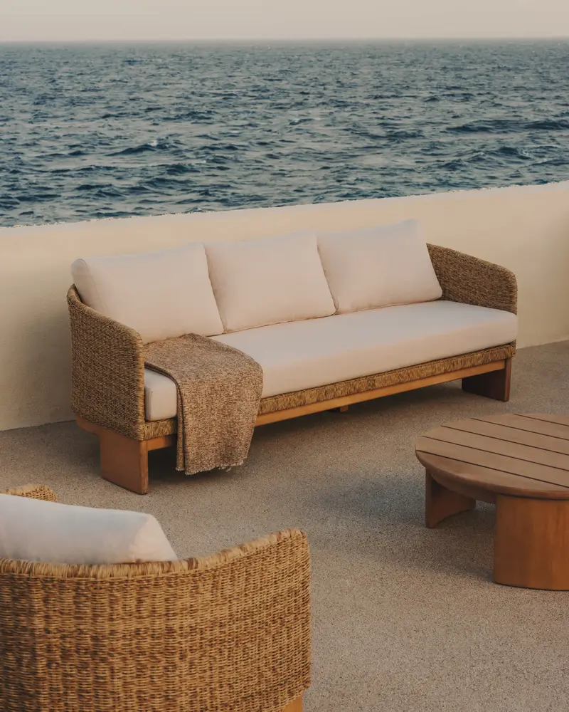 Divano Xoriguer a 3 posti in rattan sintetico e legno massiccio di eucalipto 223 cm