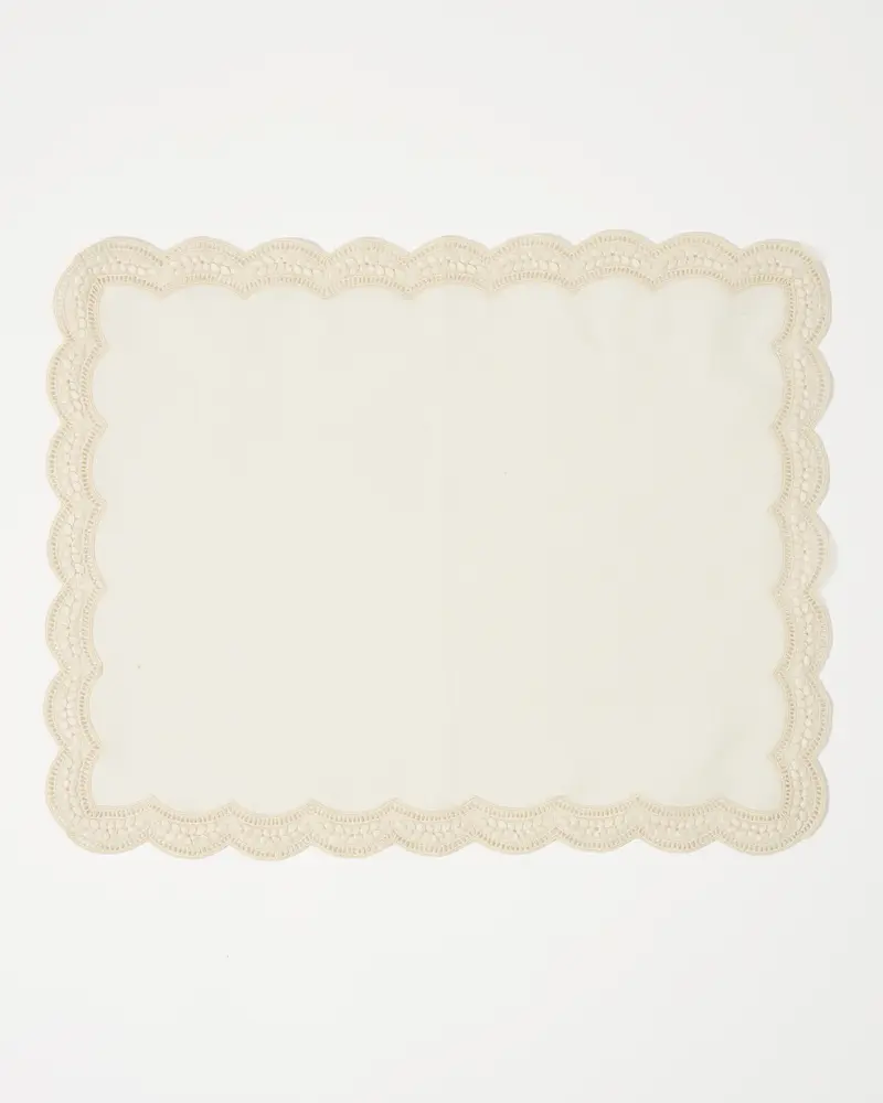 Emilia Scallop Embroidered Linen Placemat